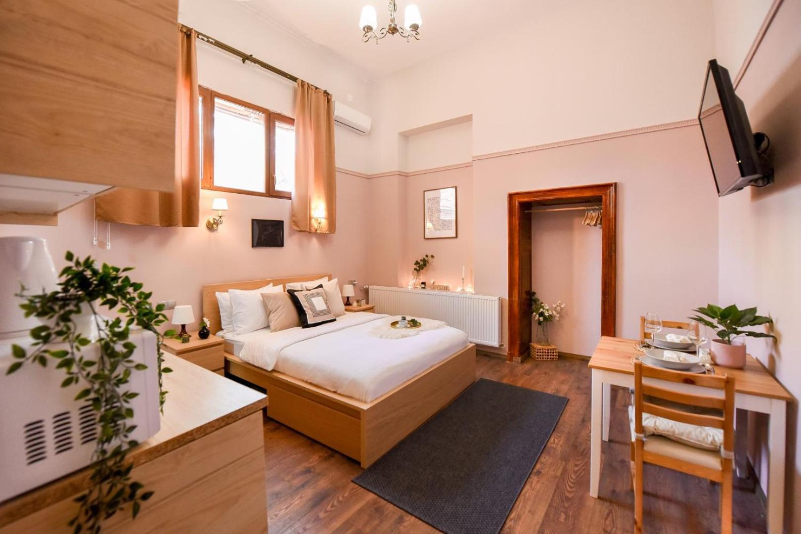 Historic Charm, Modern Comfort - Accommodation In The Heart Of The Old Town Bucureşti Phòng bức ảnh