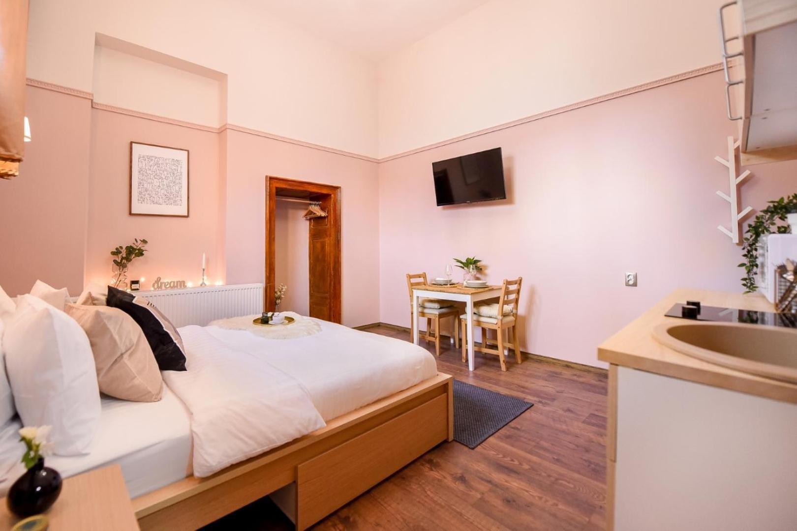 Historic Charm, Modern Comfort - Accommodation In The Heart Of The Old Town Bucureşti Phòng bức ảnh
