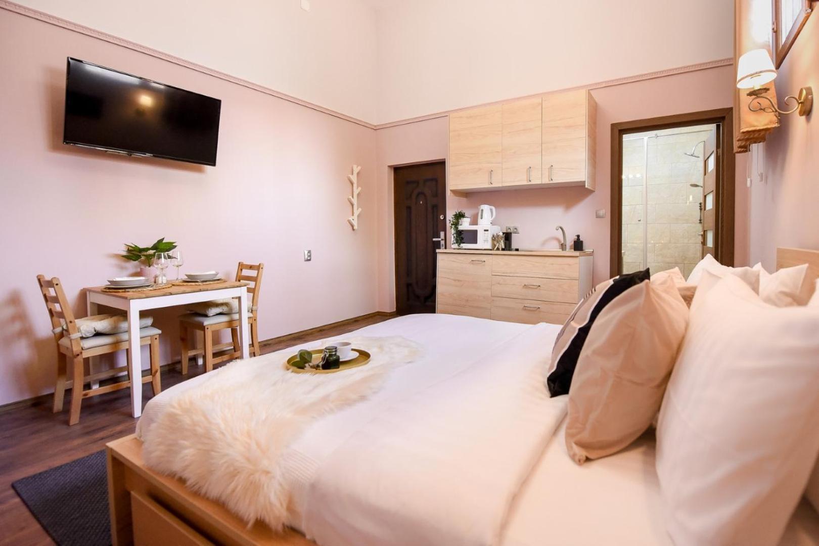 Historic Charm, Modern Comfort - Accommodation In The Heart Of The Old Town Bucureşti Phòng bức ảnh