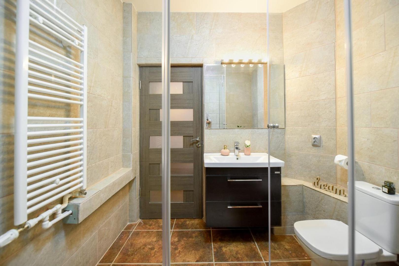 Historic Charm, Modern Comfort - Accommodation In The Heart Of The Old Town Bucureşti Phòng bức ảnh
