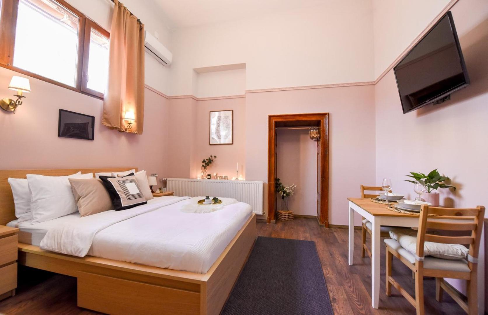Historic Charm, Modern Comfort - Accommodation In The Heart Of The Old Town Bucureşti Phòng bức ảnh