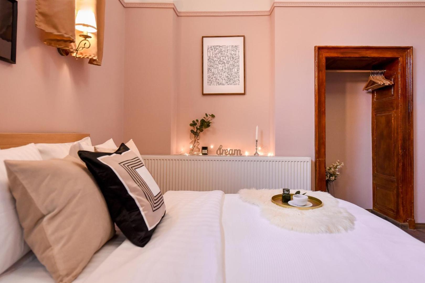 Historic Charm, Modern Comfort - Accommodation In The Heart Of The Old Town Bucureşti Phòng bức ảnh