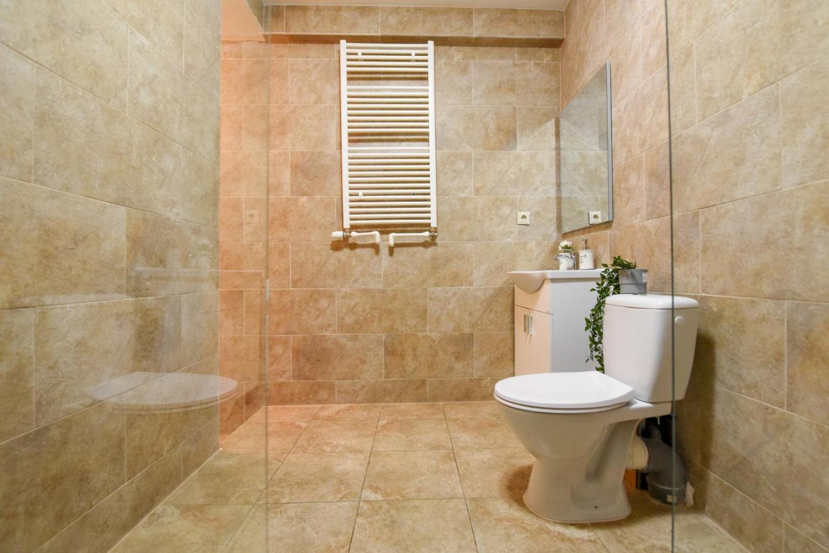 Historic Charm, Modern Comfort - Accommodation In The Heart Of The Old Town Bucureşti Phòng bức ảnh