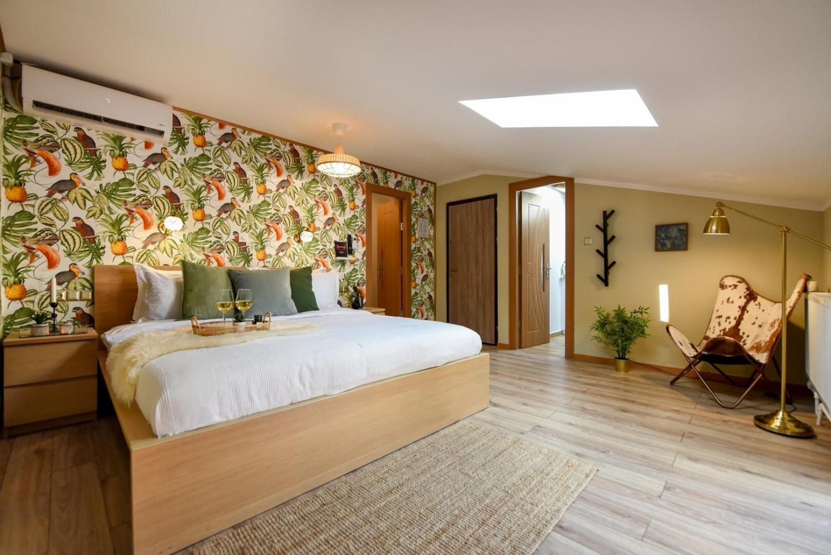 Historic Charm, Modern Comfort - Accommodation In The Heart Of The Old Town Bucureşti Phòng bức ảnh